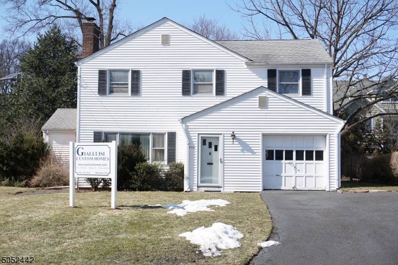 715 Castleman Dr - Photo 1