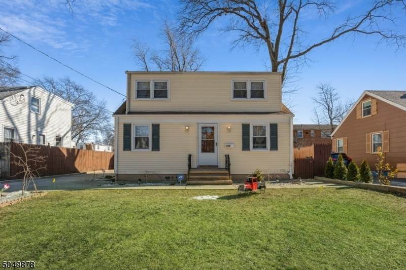 526 W Webster Ave - Photo 1