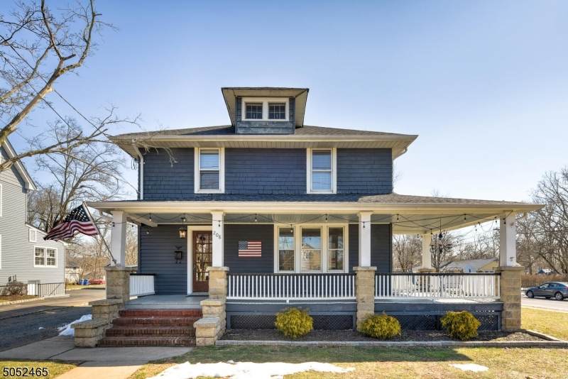 208 Grove St - Photo 1