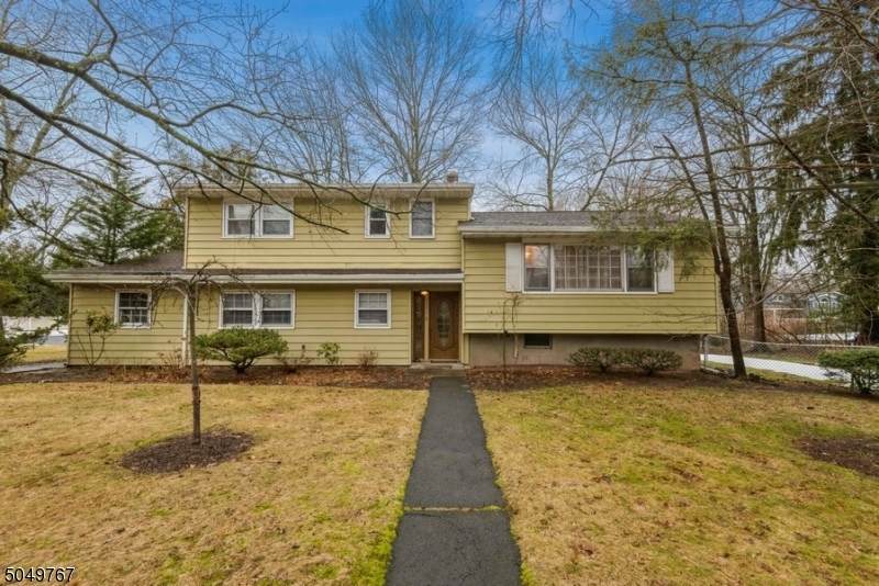 897 Ascot Rd - Photo 1