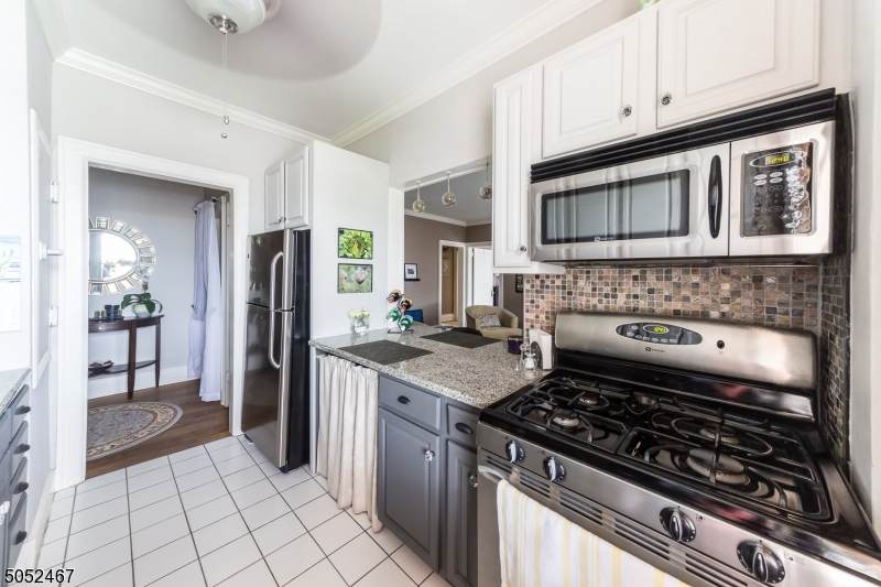 133 Summit Ave - Photo 1