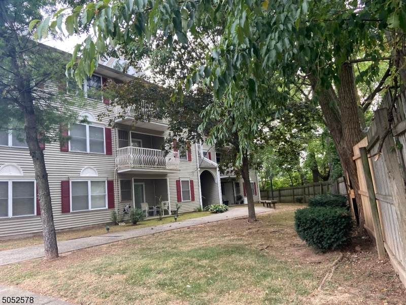 539 Union Ave - Photo 1