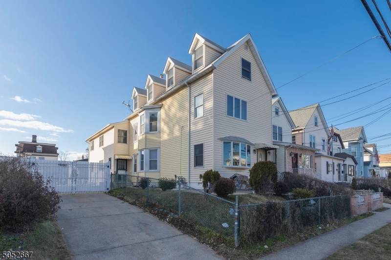 644 Monroe Ave - Photo 1
