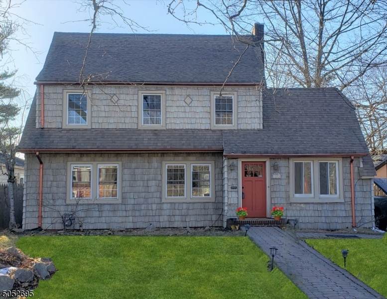 1074 Kenyon Avenue - Photo 1