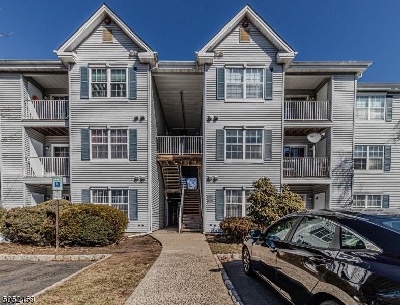310 Stratford Pl - Photo 1