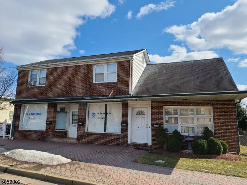 203 Brooks Blvd - Photo 1