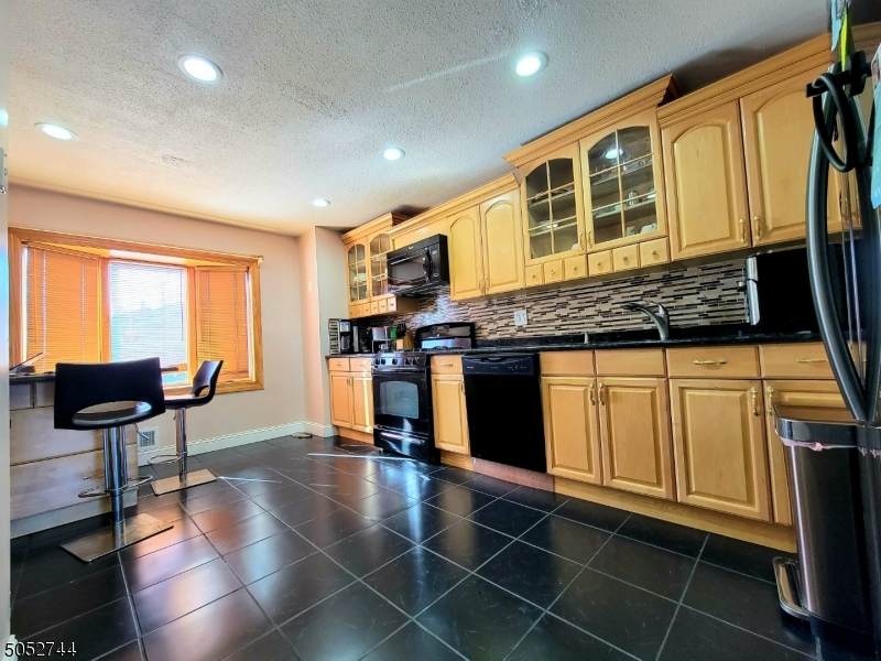 113 Highview Dr - Photo 1