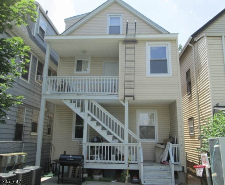 921 Bond St - Photo 1