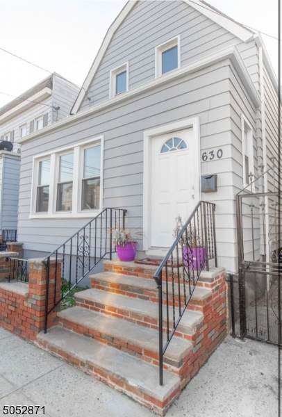 630 N 9th St - Photo 1