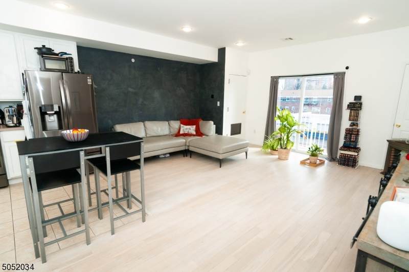 349 W Grand St - Photo 1