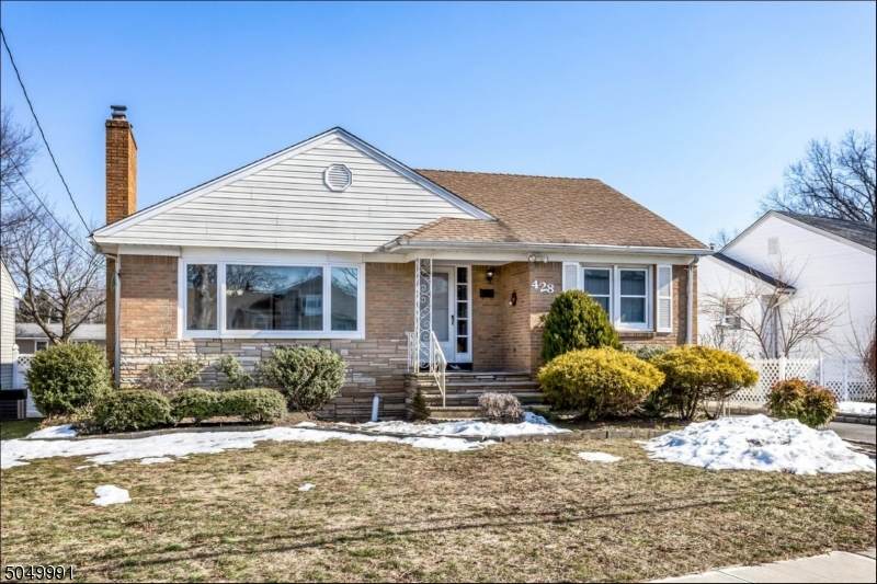 428 Walnut St - Photo 1