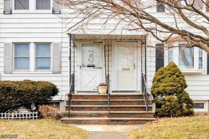 216 Darling Ave - Photo 1