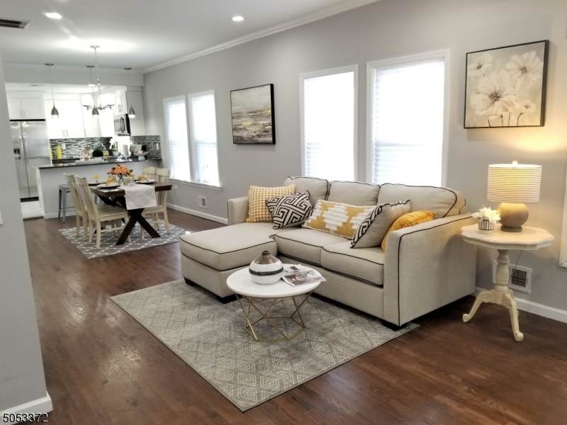 657 Plainfield Ave - Photo 1