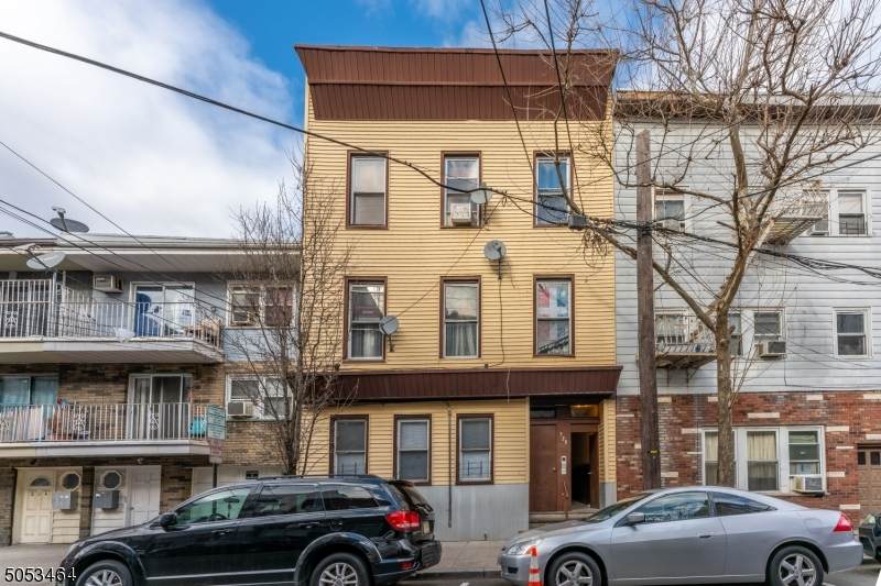 320 37th St - Photo 1