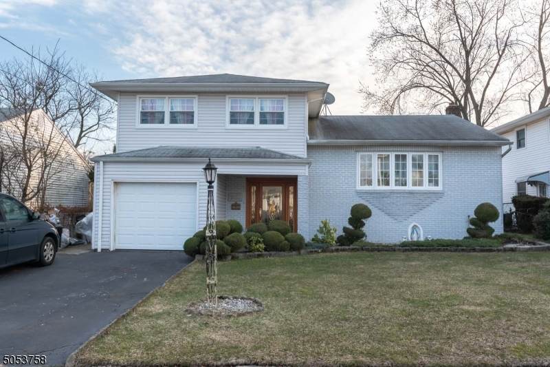 2286 Balmoral Ave - Photo 1