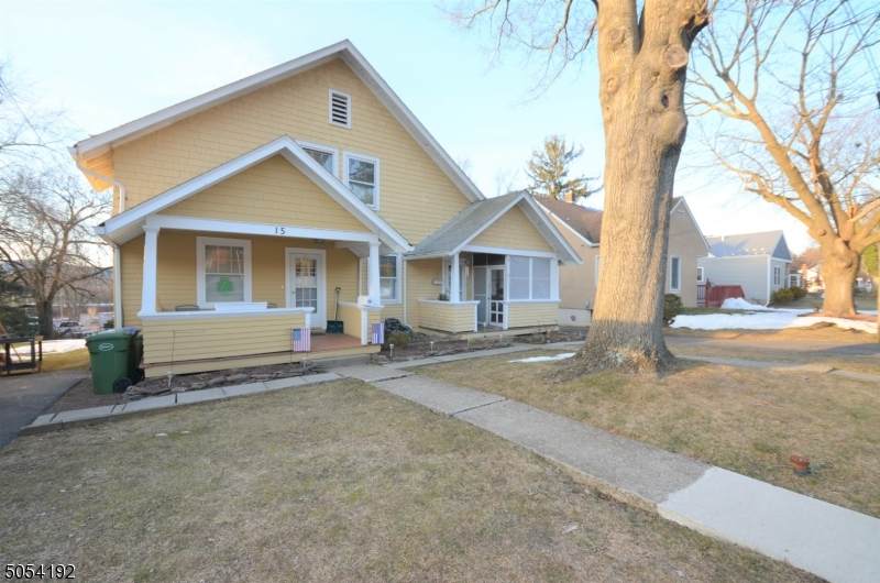 15 Hillcrest Ave - Photo 1