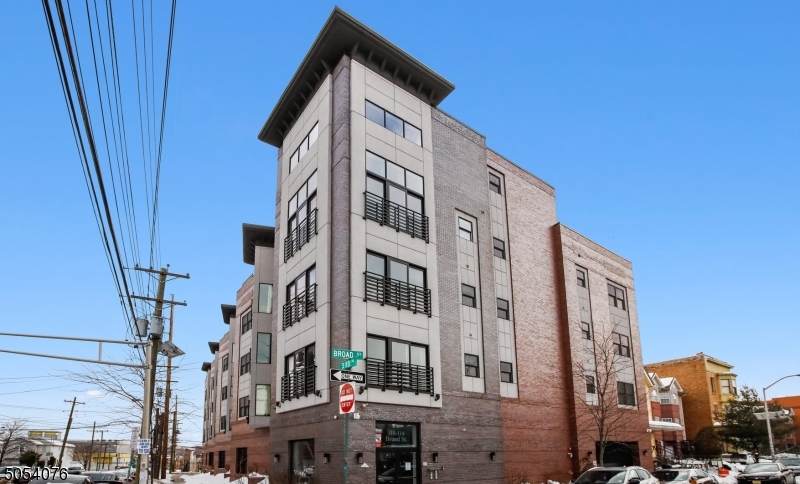 110 Broad St - Photo 1