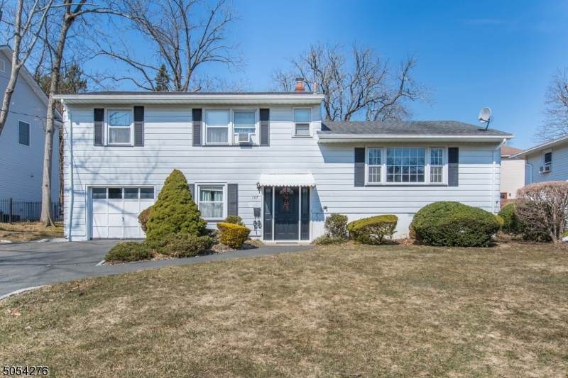 107 Sycamore Ave - Photo 1