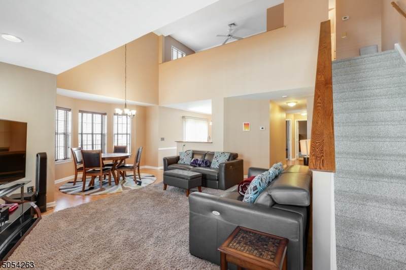 5 Oak Knoll Ln - Photo 1