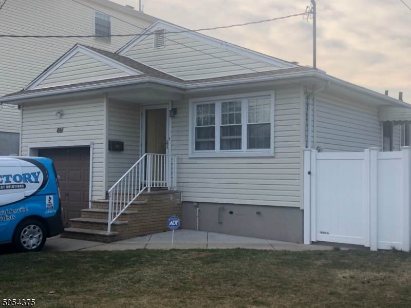 505 Spencer St - Photo 1