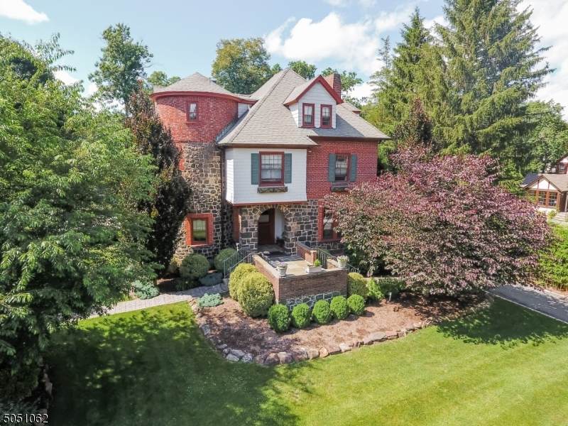 63 Crescent Pl - Photo 1