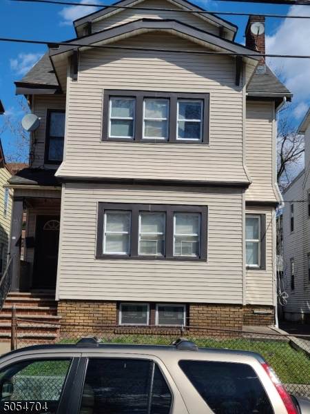 143 Weequahic Ave - Photo 1