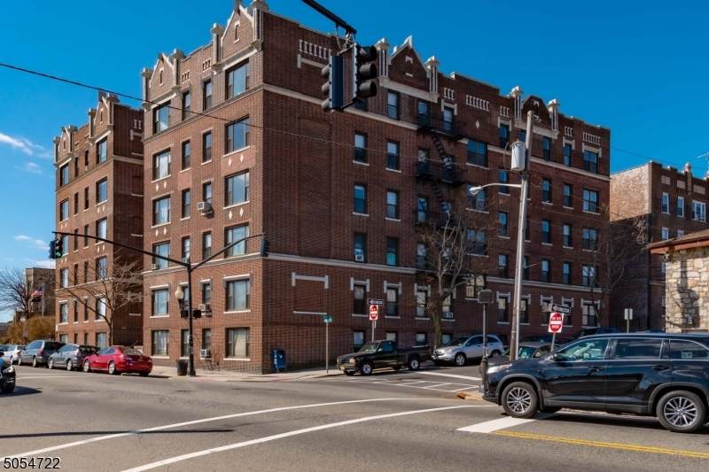 1055 Boulevard - Photo 1