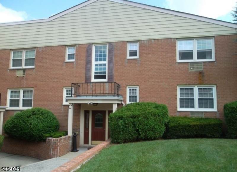605 Grove St - Photo 1