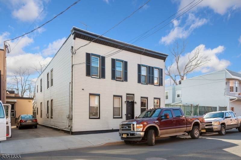 562 Nassau St - Photo 1