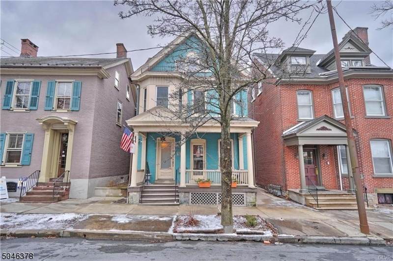 114 Broad - Photo 1