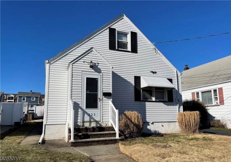 323 Saint James Ave - Photo 1