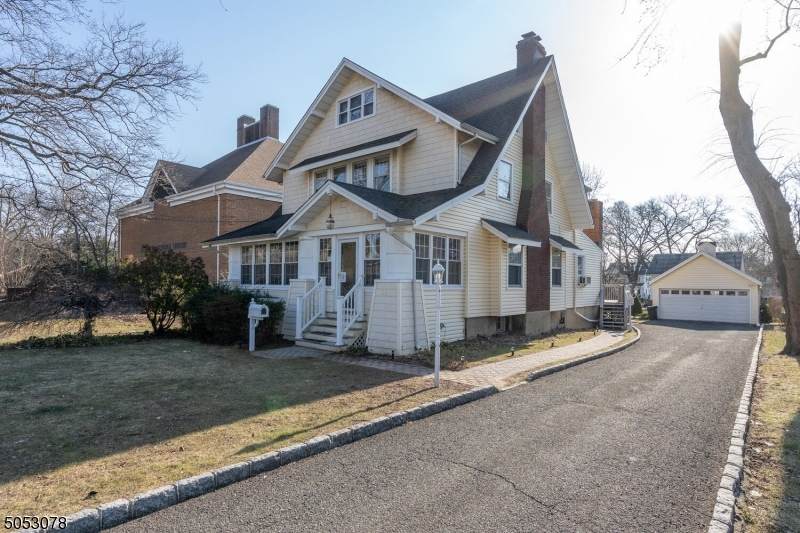 540 E Broad Street - Photo 1