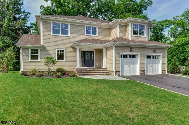 679 Plainfield Ave - Photo 1