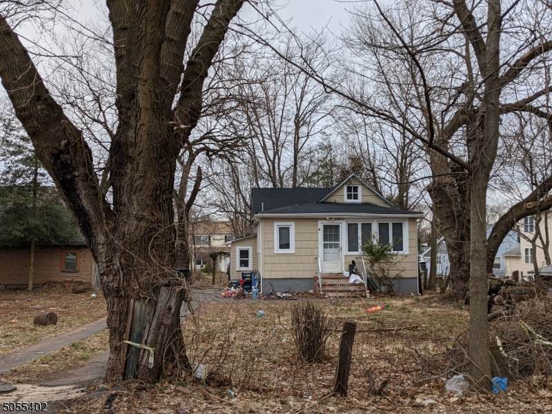 119 Burns St - Photo 1