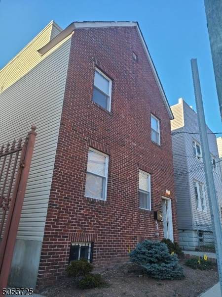 271 Liberty Ave - Photo 1