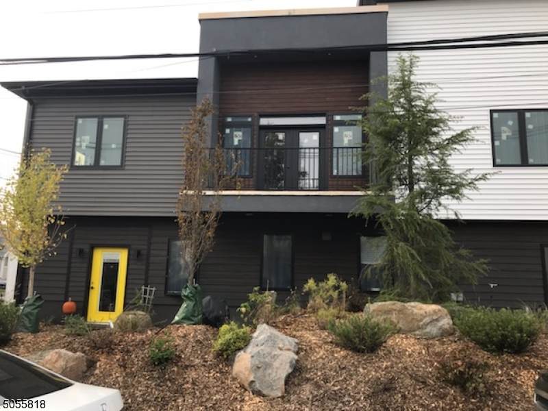 22 Delawanna Ave - Photo 1