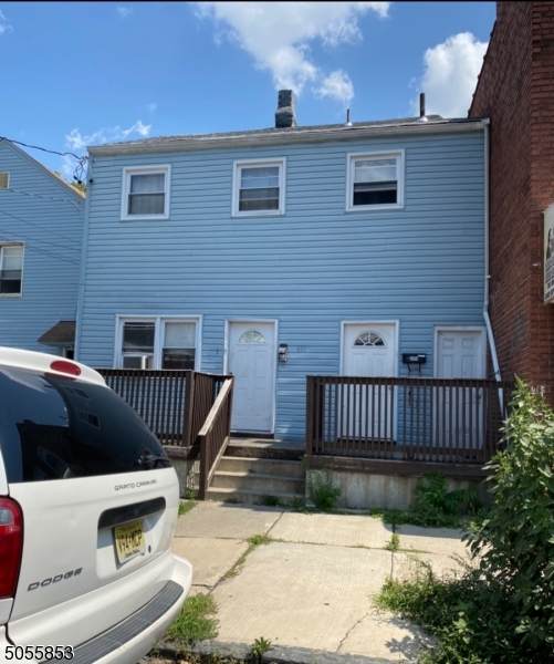 613 E 22nd St - Photo 1