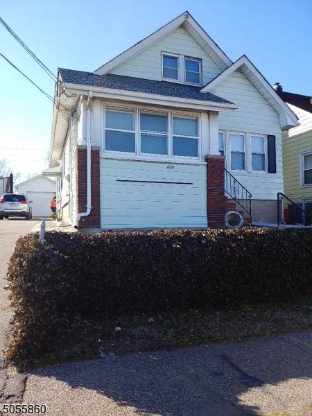 626 E 32nd St - Photo 1