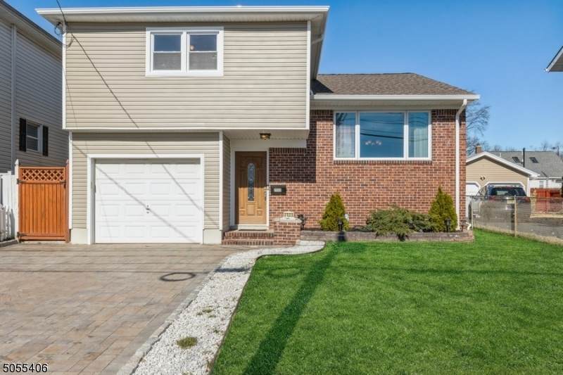 2535 Doris Ave - Photo 1
