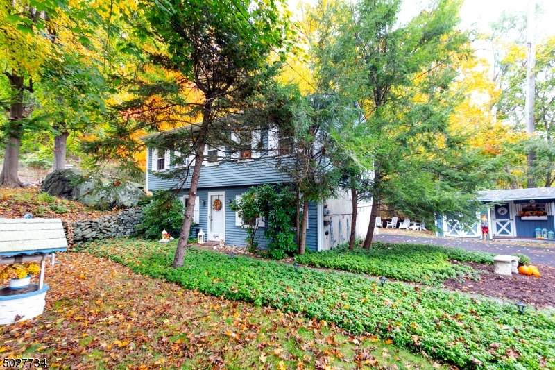 8 Green Tree Ln - Photo 1