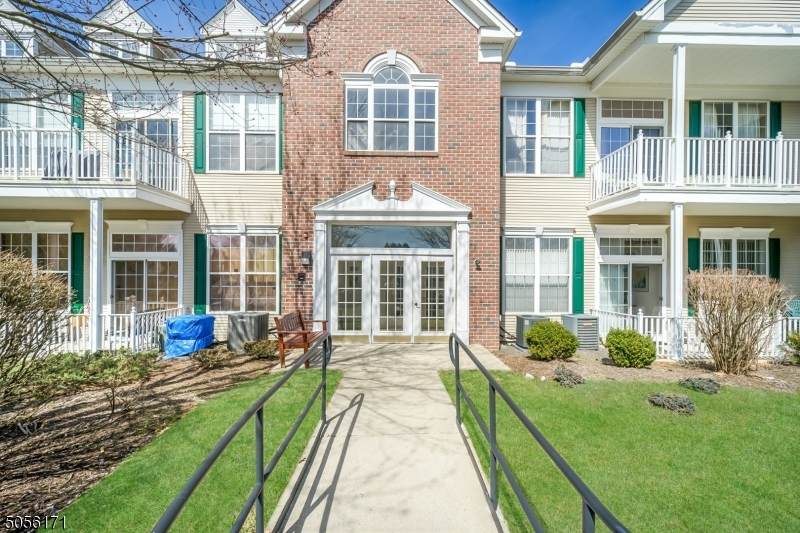 713 Four Seasons Dr - Photo 1