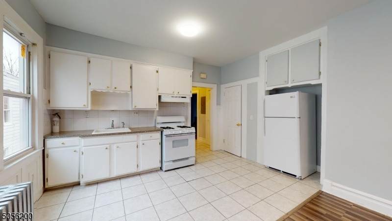 416 Leslie St - Photo 1