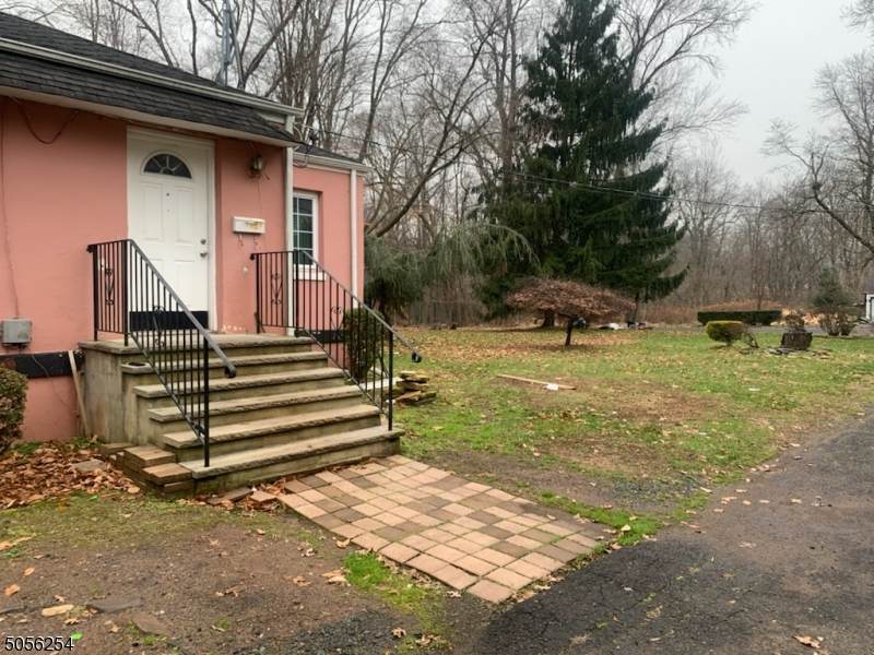 475 Catalpa Ave - Photo 1