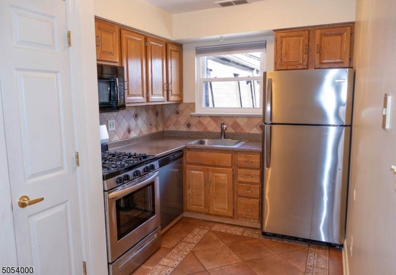 110 Westminster Pl - Photo 1