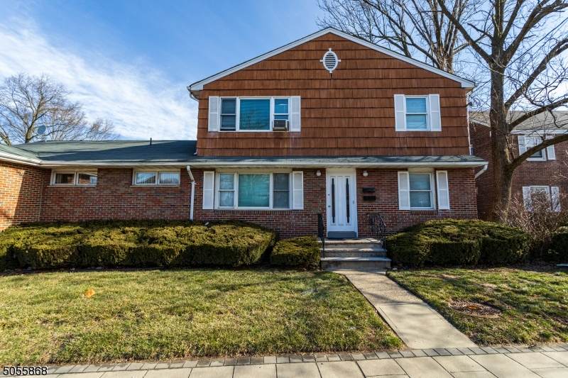 1465 Morris Ave - Photo 1