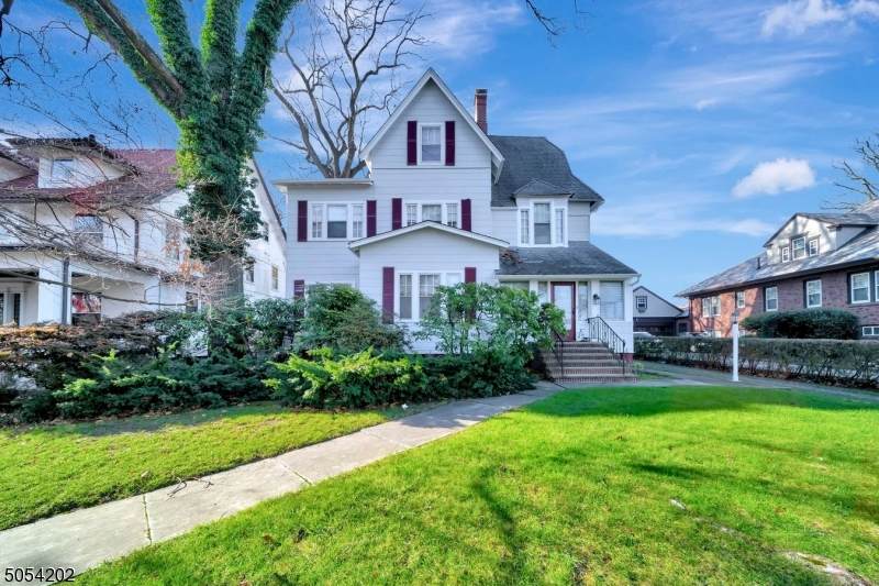 272 Ridgewood Ave - Photo 1