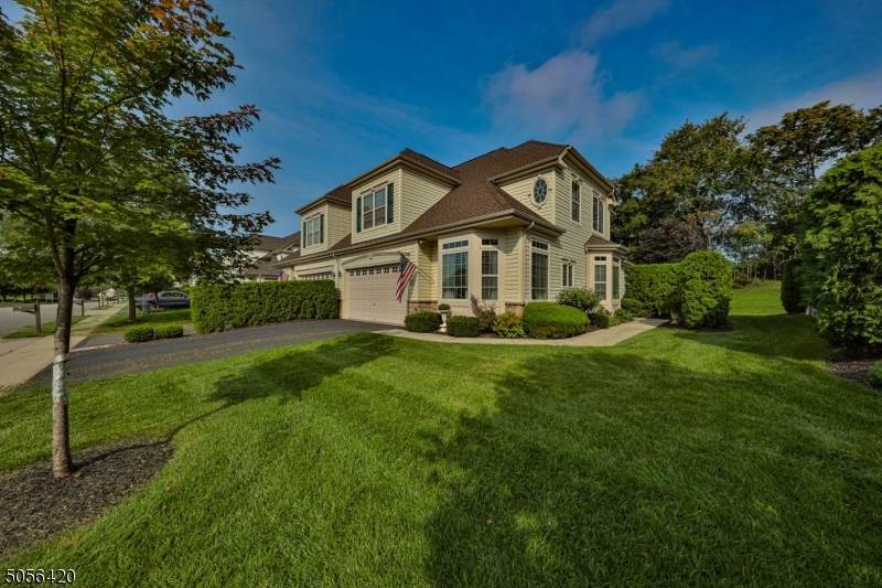 545 Edward St - Photo 1