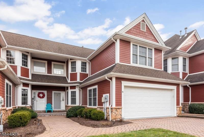 18 Turnberry Ln - Photo 1
