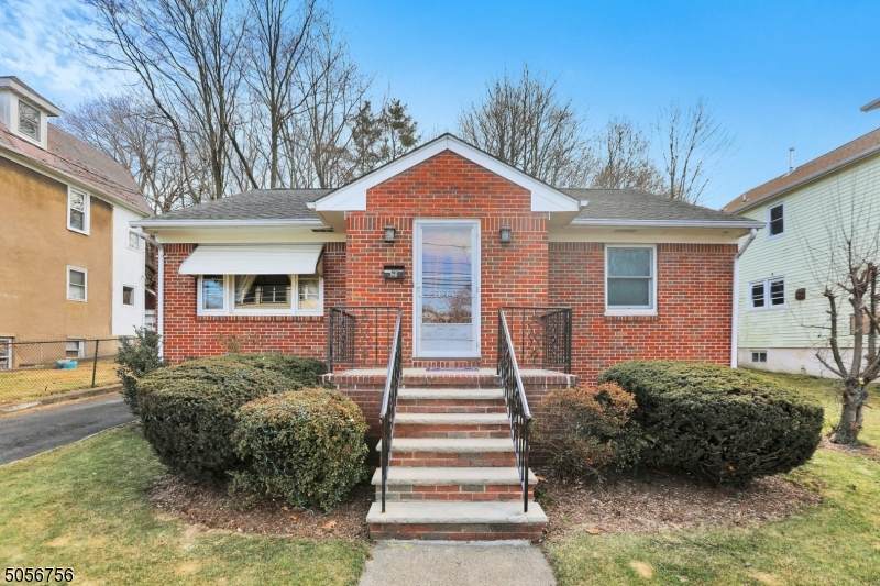 140 Bloomfield Ave - Photo 1