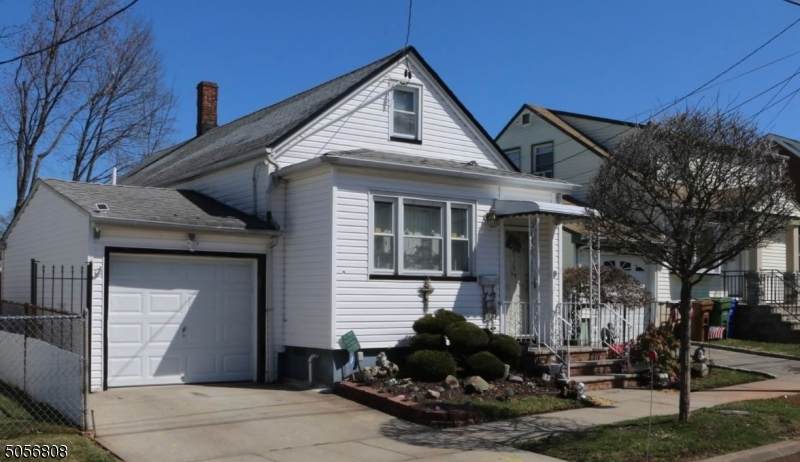 638 Clark St - Photo 1